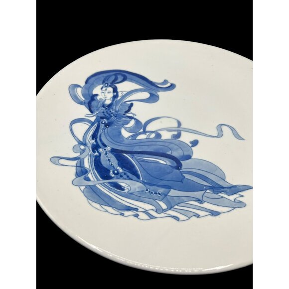 Vintage Chinese Porcelain Chop Plates Decor Elegant Dancer Blue and White 12" - Picture 5 of 6